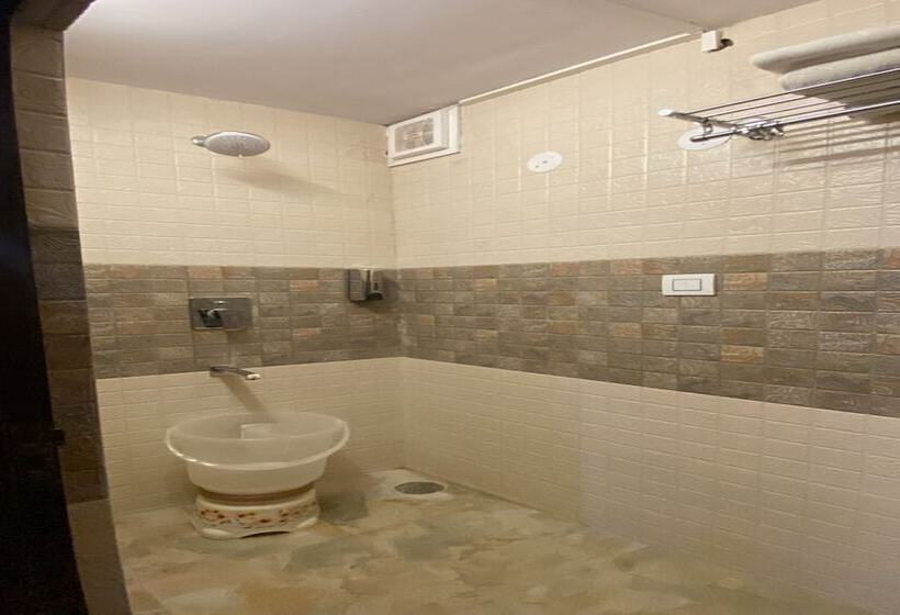 בית מלון כפרי Ahr Windsor The Mall Shimla