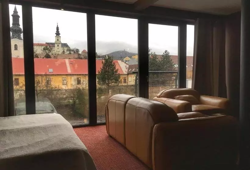 فندق Alexander S