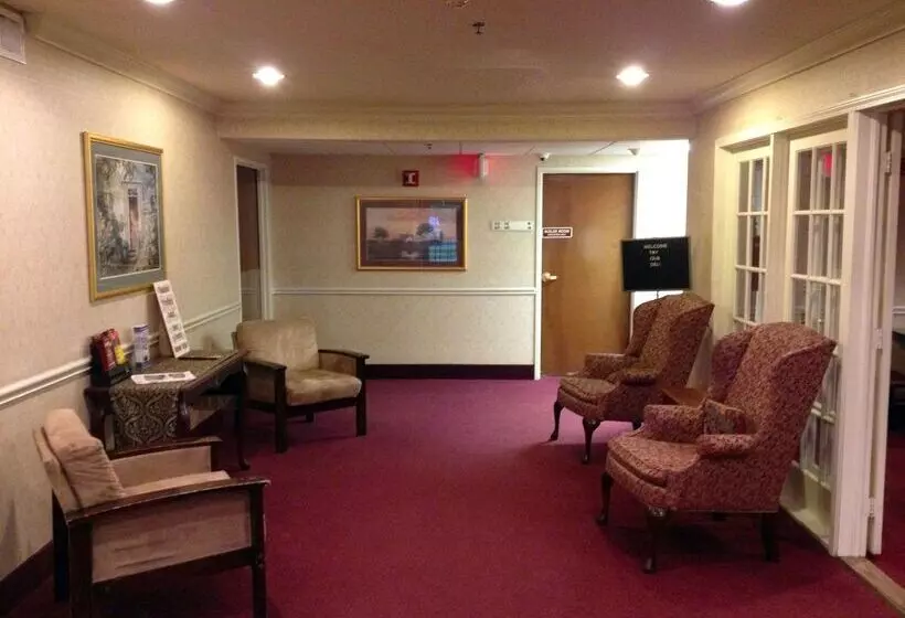 فندق Country Hearth Inn & Suites Willard