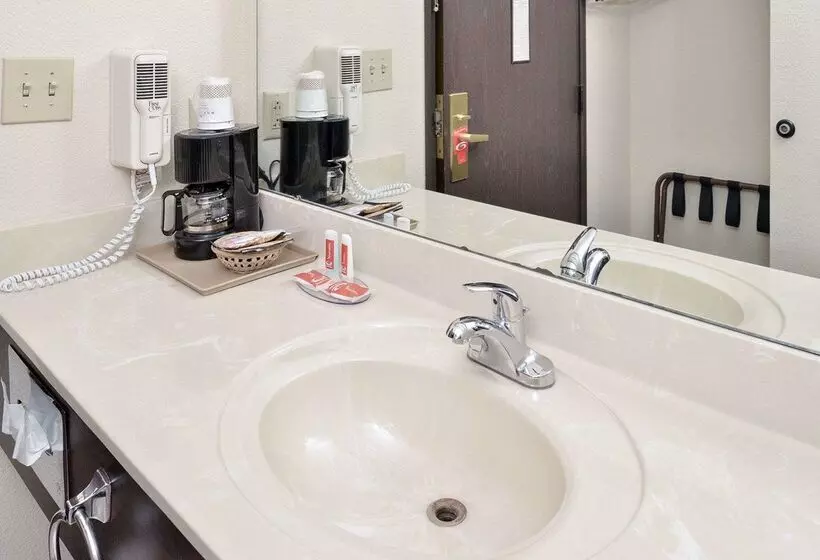 酒店 Econo Lodge Inn & Suites