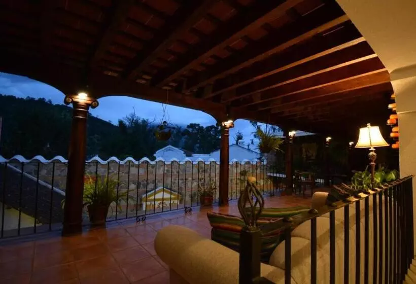 هتل Palacio De Doña Beatriz