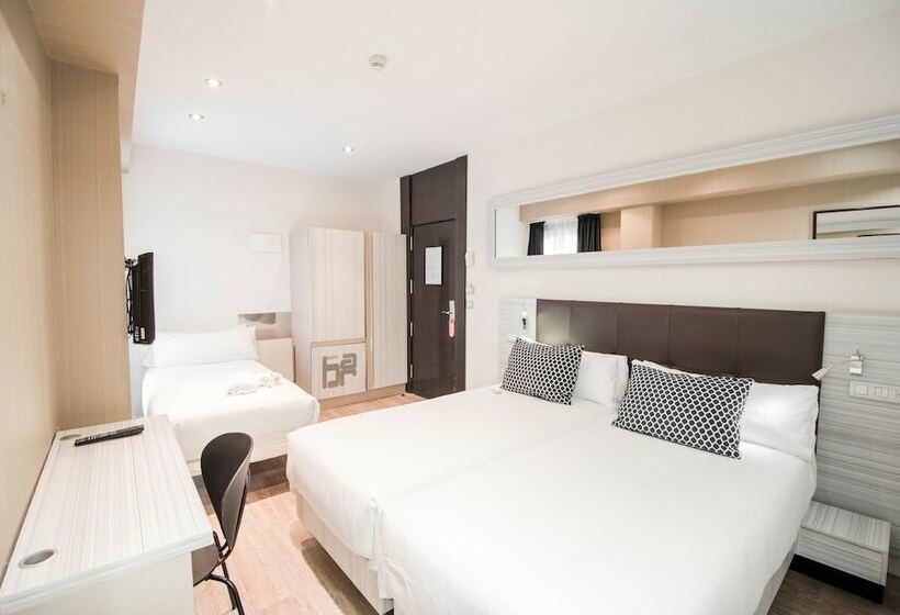 هتل Petit Palace Puerta Del Sol