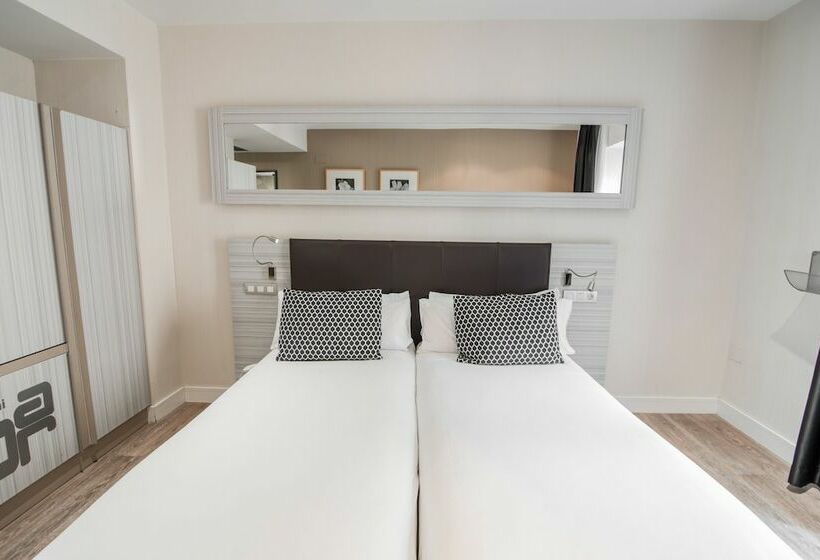 هتل Petit Palace Puerta Del Sol