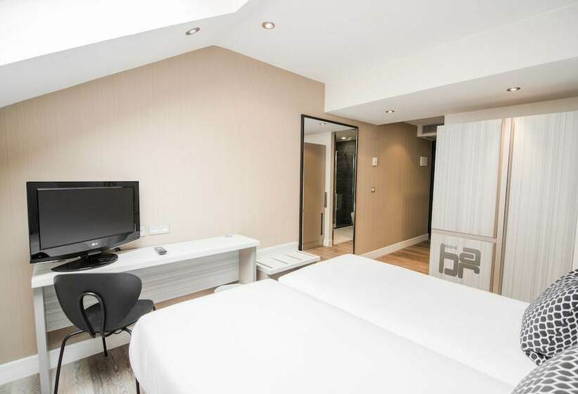 هتل Petit Palace Puerta Del Sol