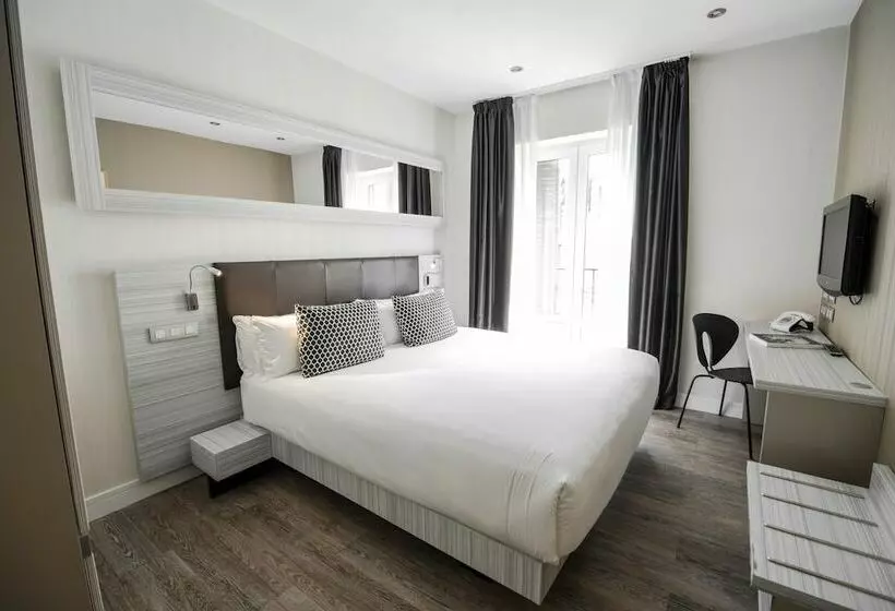 هتل Petit Palace Puerta Del Sol