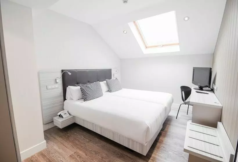 هتل Petit Palace Puerta Del Sol