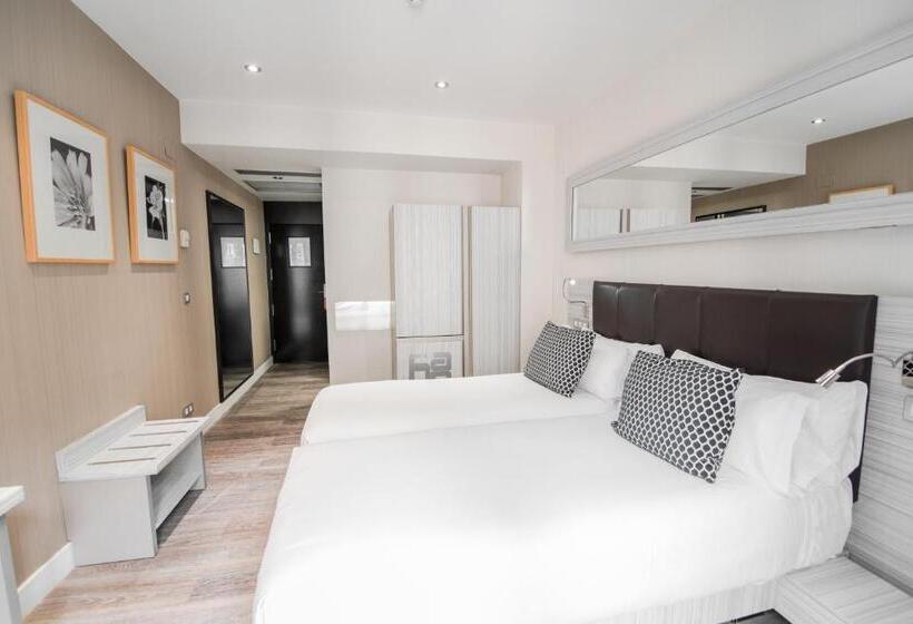 هتل Petit Palace Puerta Del Sol