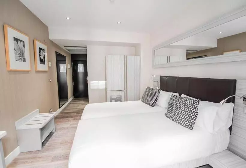 هتل Petit Palace Puerta Del Sol