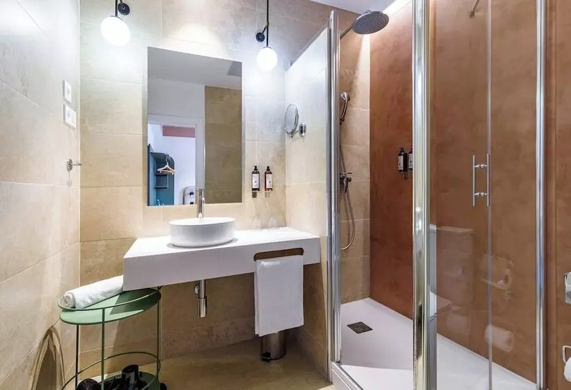 Hotelli Petit Palace Puerta Del Sol