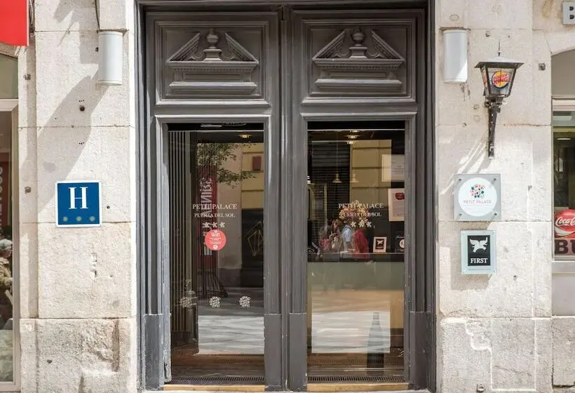 هتل Petit Palace Puerta Del Sol