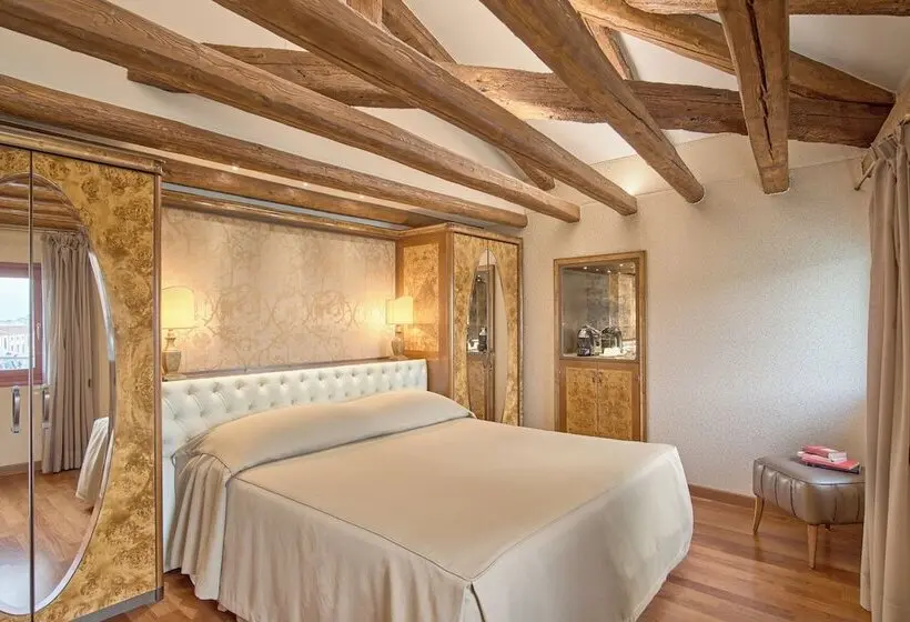 هتل Santa Chiara