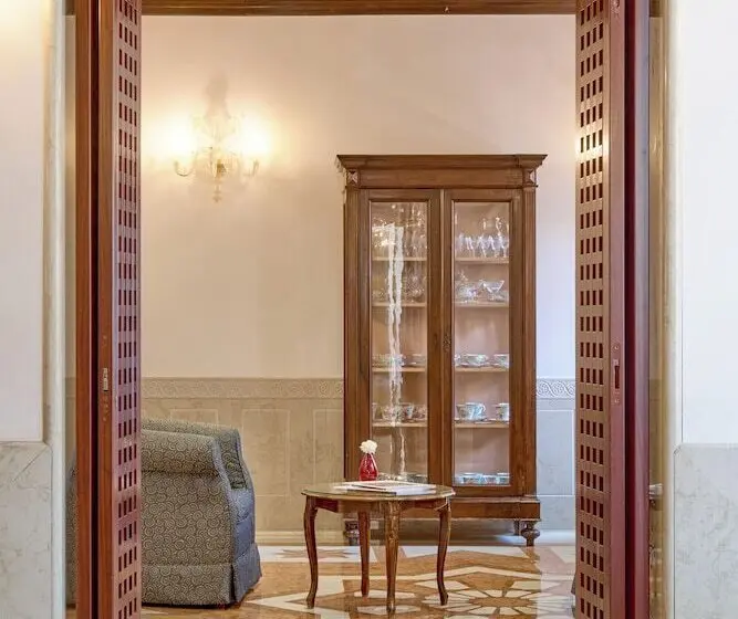 هتل Santa Chiara