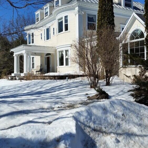 호스텔 Hillholm Estate