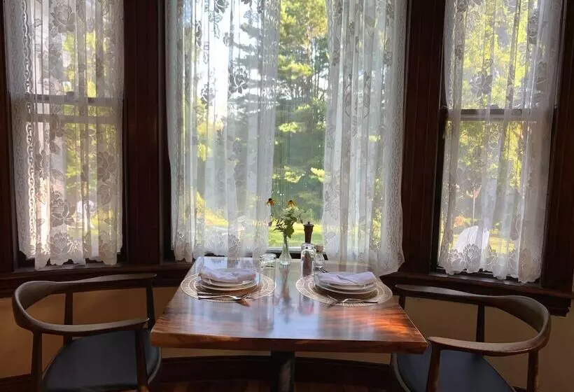 Retkeilymaja Hillholm Estate