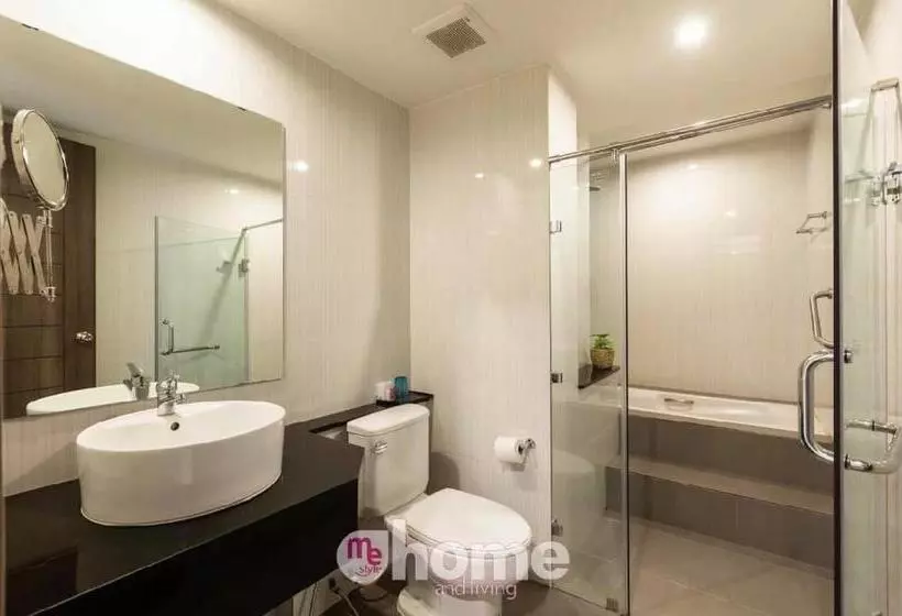 ホテル The Tempo Lopburi