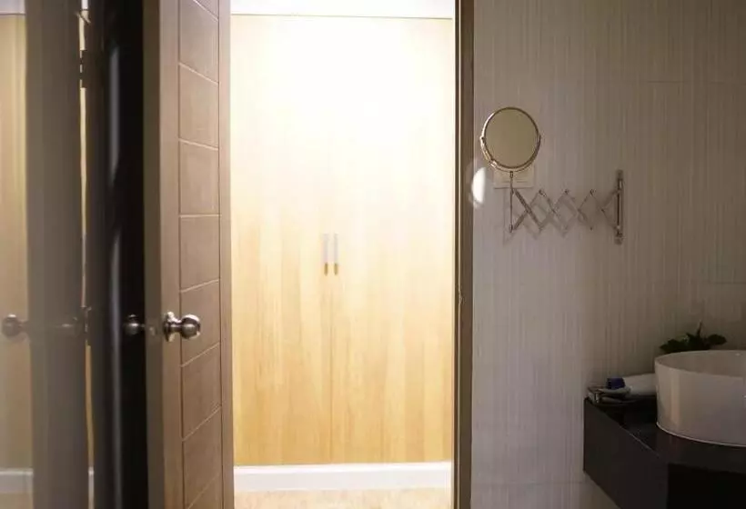 ホテル The Tempo Lopburi