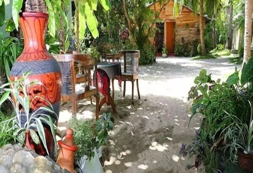هتل Mala's Home Stay