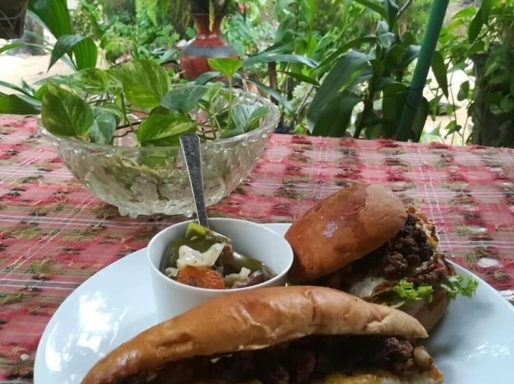 فندق Mala's Home Stay