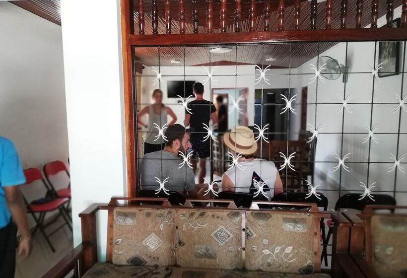 בית מלון כפרי Shaa Lodge