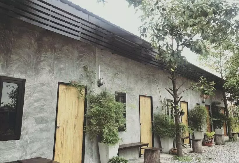 Baan Suan Siri Resort