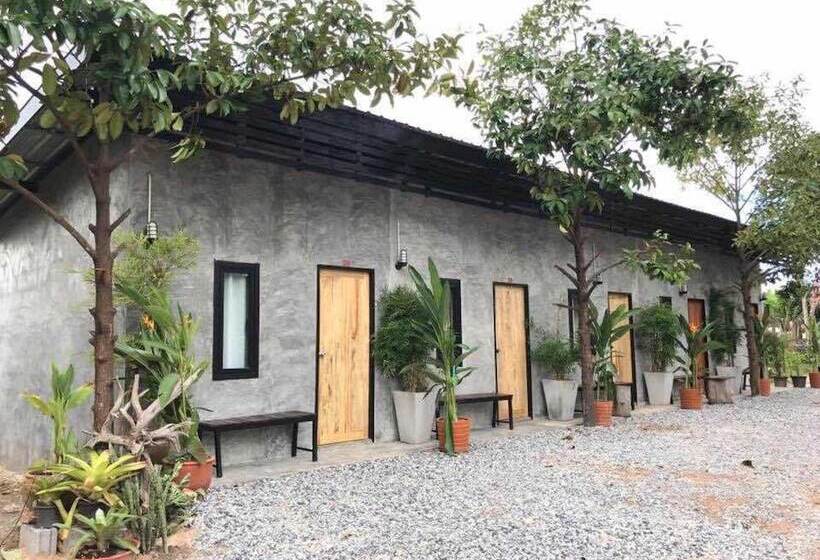 Baan Suan Siri Resort