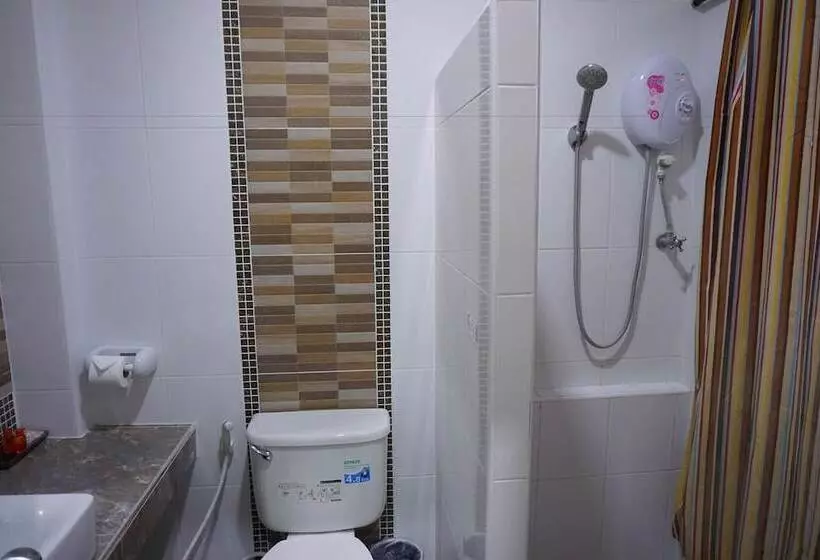 C2u Hotel Uthai Thani