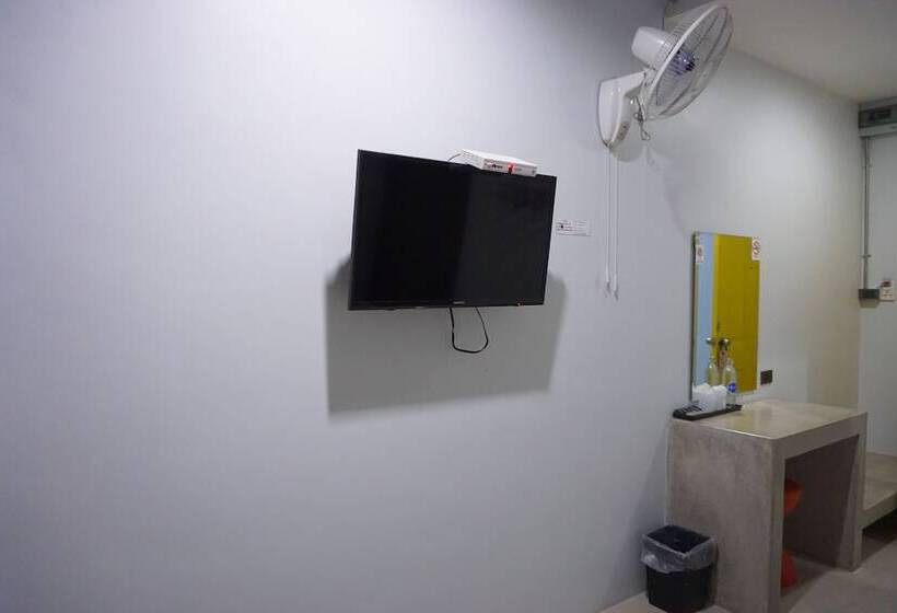 C2u Hotel Uthai Thani