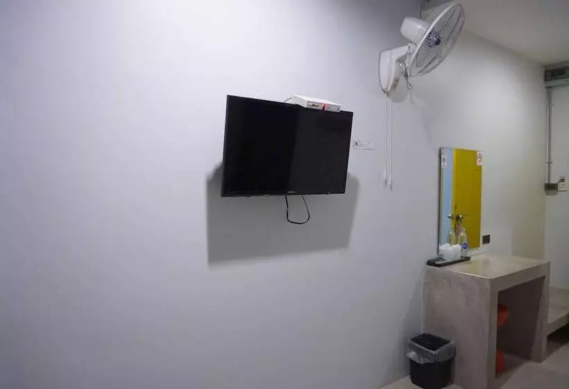 C2u Hotel Uthai Thani