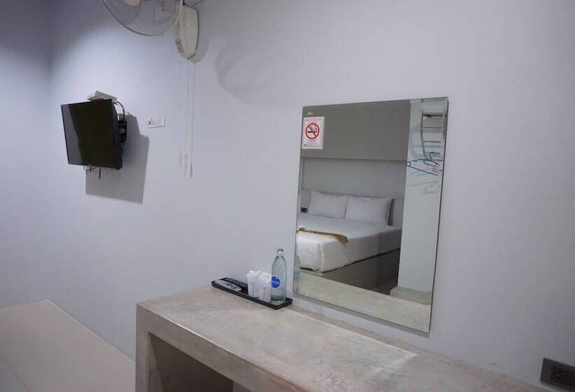 C2u Hotel Uthai Thani