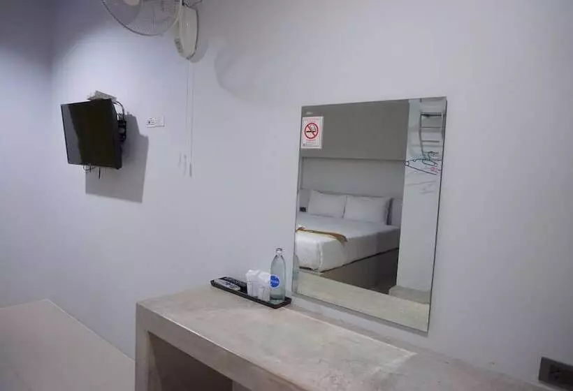 C2u Hotel Uthai Thani