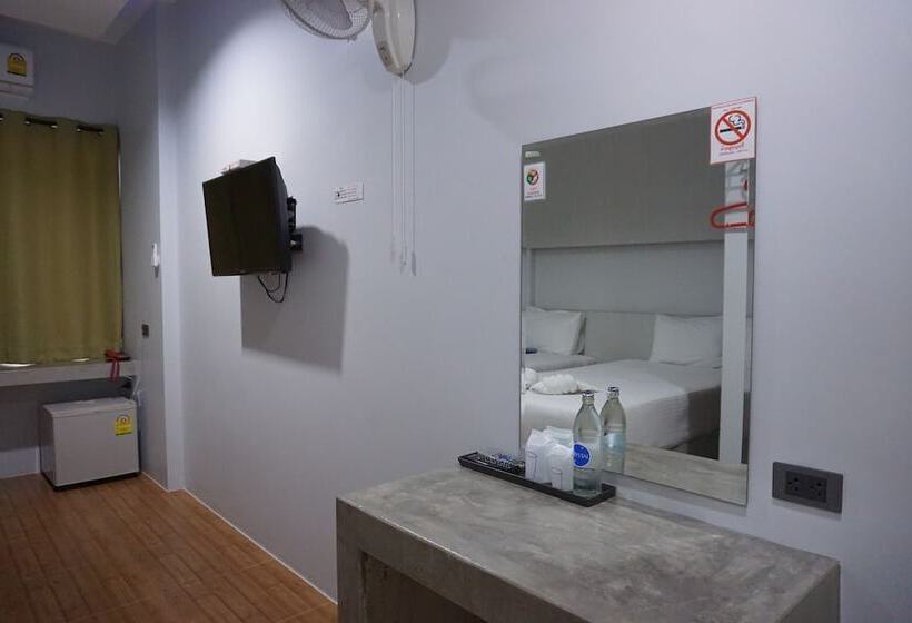 C2u Hotel Uthai Thani