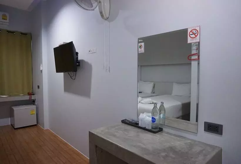 C2u Hotel Uthai Thani