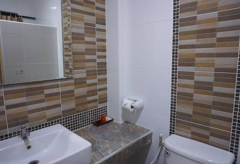 C2u Hotel Uthai Thani