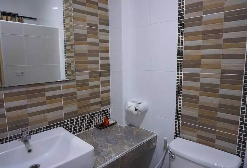 C2u Hotel Uthai Thani