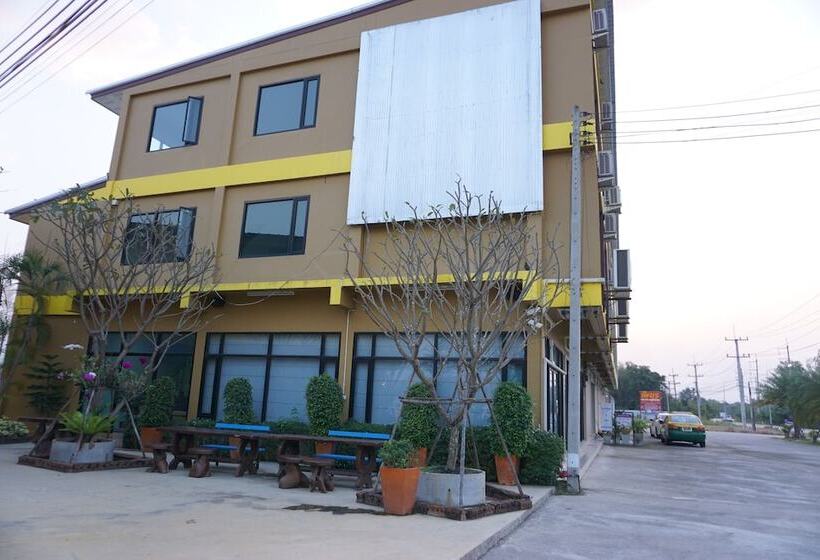 C2u Hotel Uthai Thani