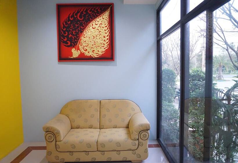 C2u Hotel Uthai Thani