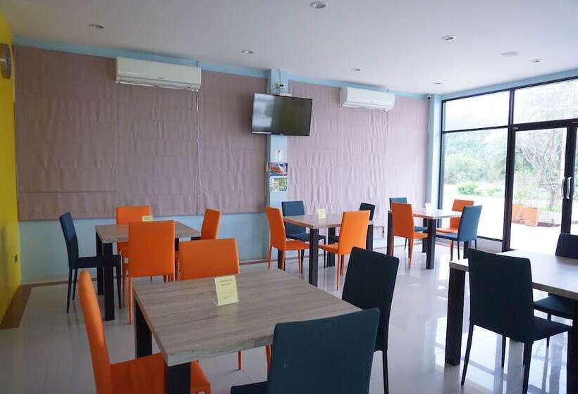 C2u Hotel Uthai Thani
