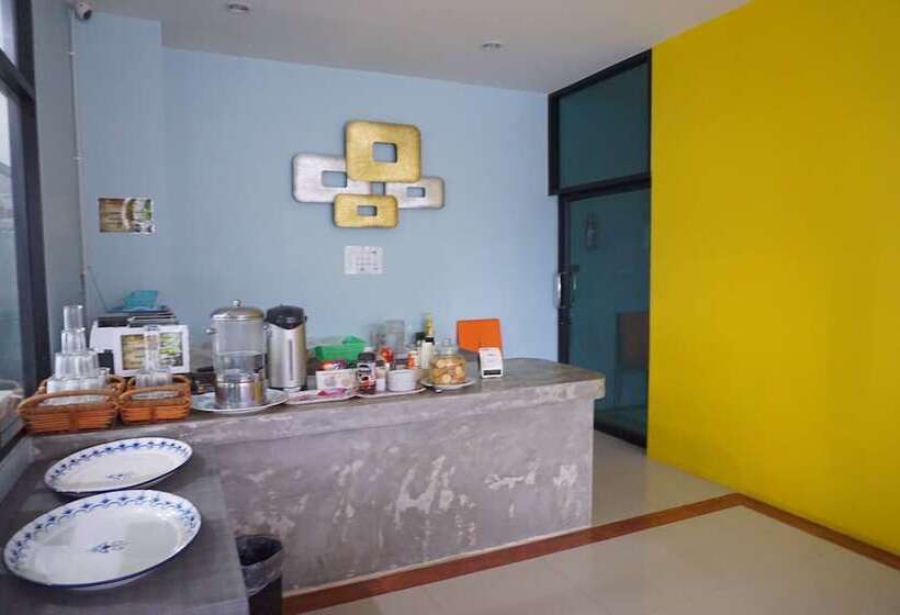 C2u Hotel Uthai Thani