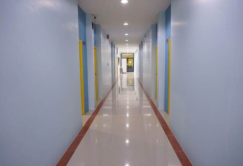 C2u Hotel Uthai Thani