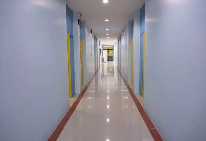 C2u Hotel Uthai Thani