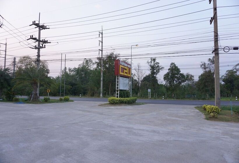 C2u Hotel Uthai Thani