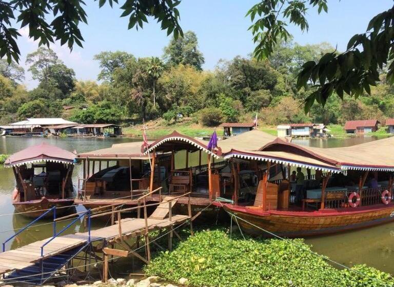 C2u Hotel Uthai Thani