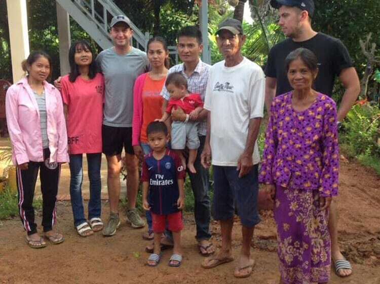 Отель Family Batcave Homestay