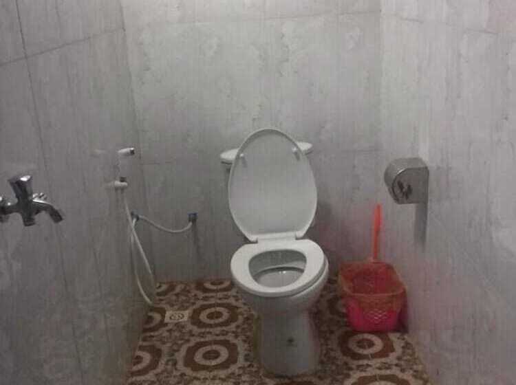 Отель Family Batcave Homestay