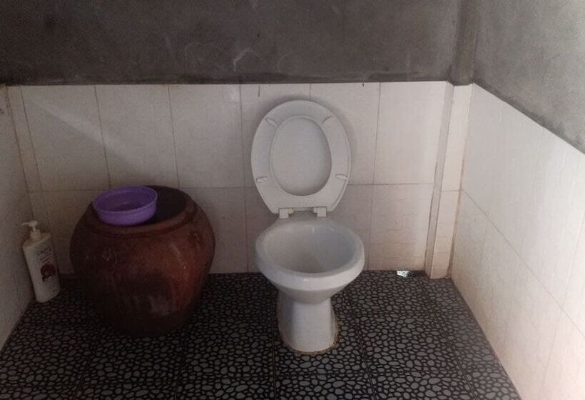 Отель Family Batcave Homestay