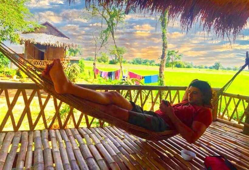 Отель Family Batcave Homestay