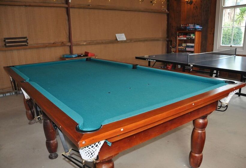 Отель Kauri Villas