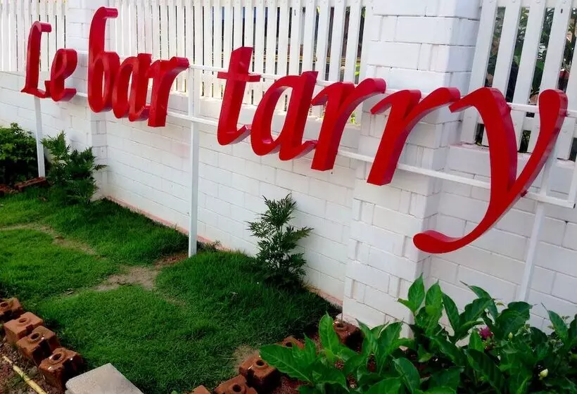 هتل Le Bar Tarry