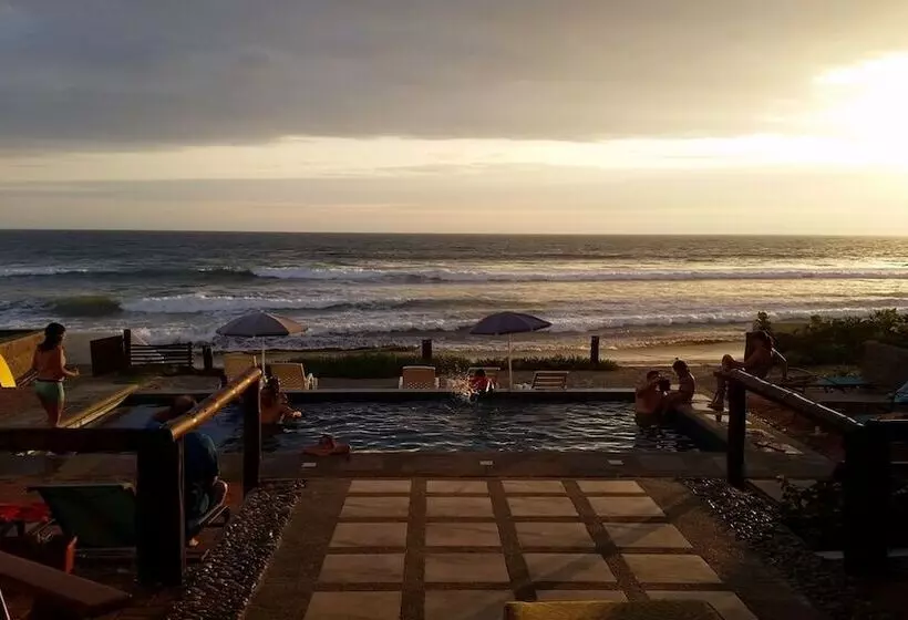 هتل Sanctuary Puerto Cayo Lodge