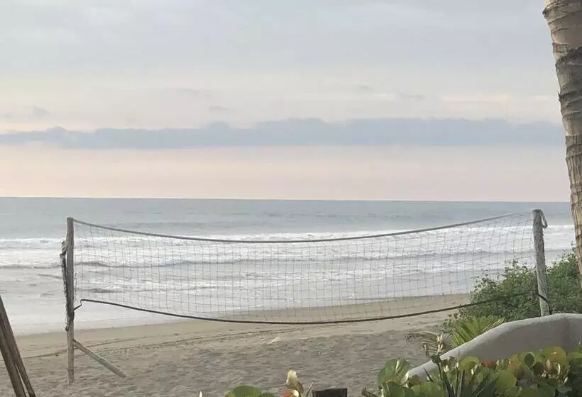 هتل Sanctuary Puerto Cayo Lodge